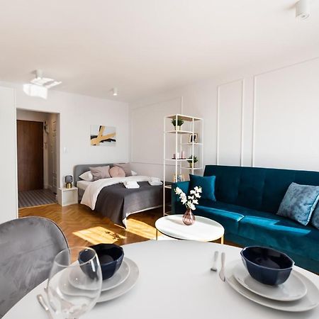 Metro Dworzec Gdanski Elegant Studio Apartment Varşovia Exterior foto