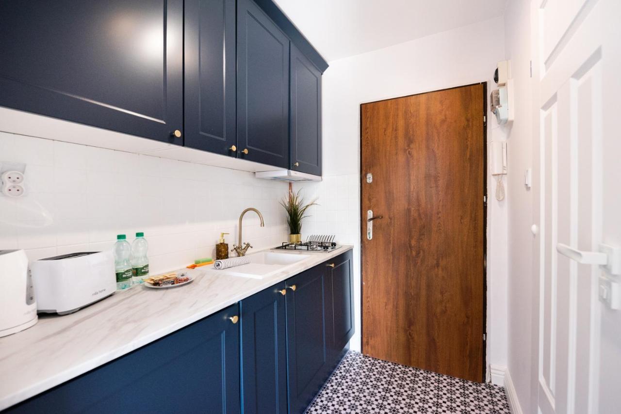 Metro Dworzec Gdanski Elegant Studio Apartment Varşovia Exterior foto