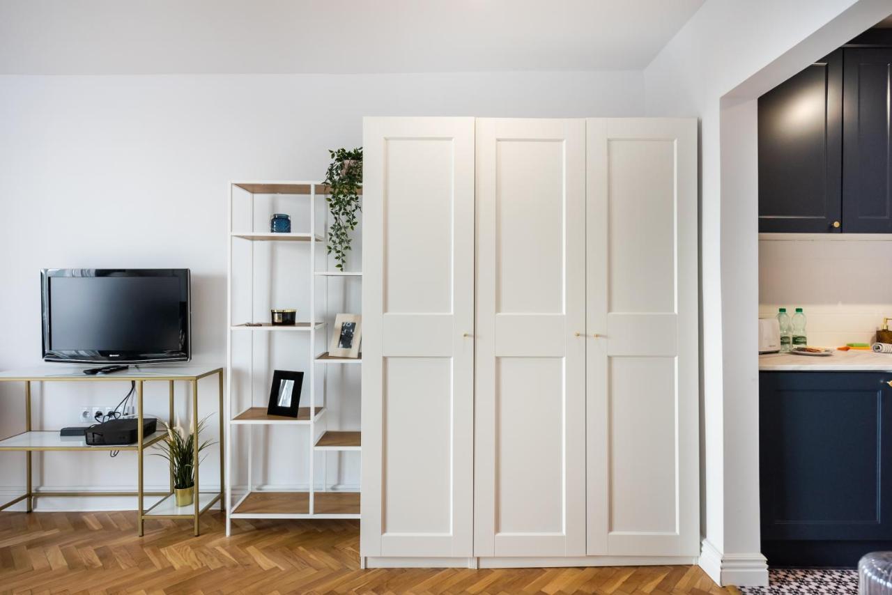Metro Dworzec Gdanski Elegant Studio Apartment Varşovia Exterior foto