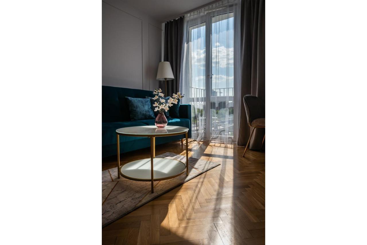 Metro Dworzec Gdanski Elegant Studio Apartment Varşovia Exterior foto