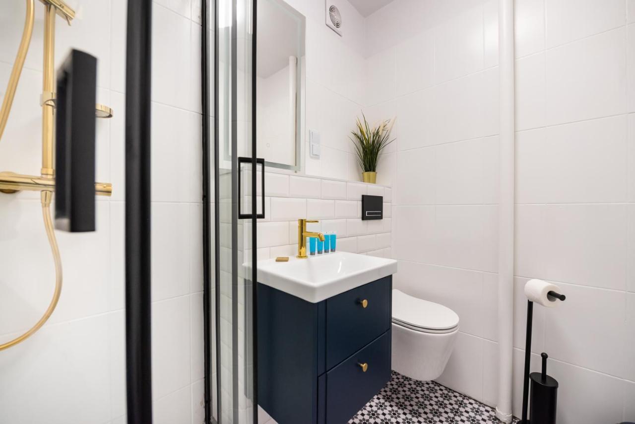 Metro Dworzec Gdanski Elegant Studio Apartment Varşovia Exterior foto