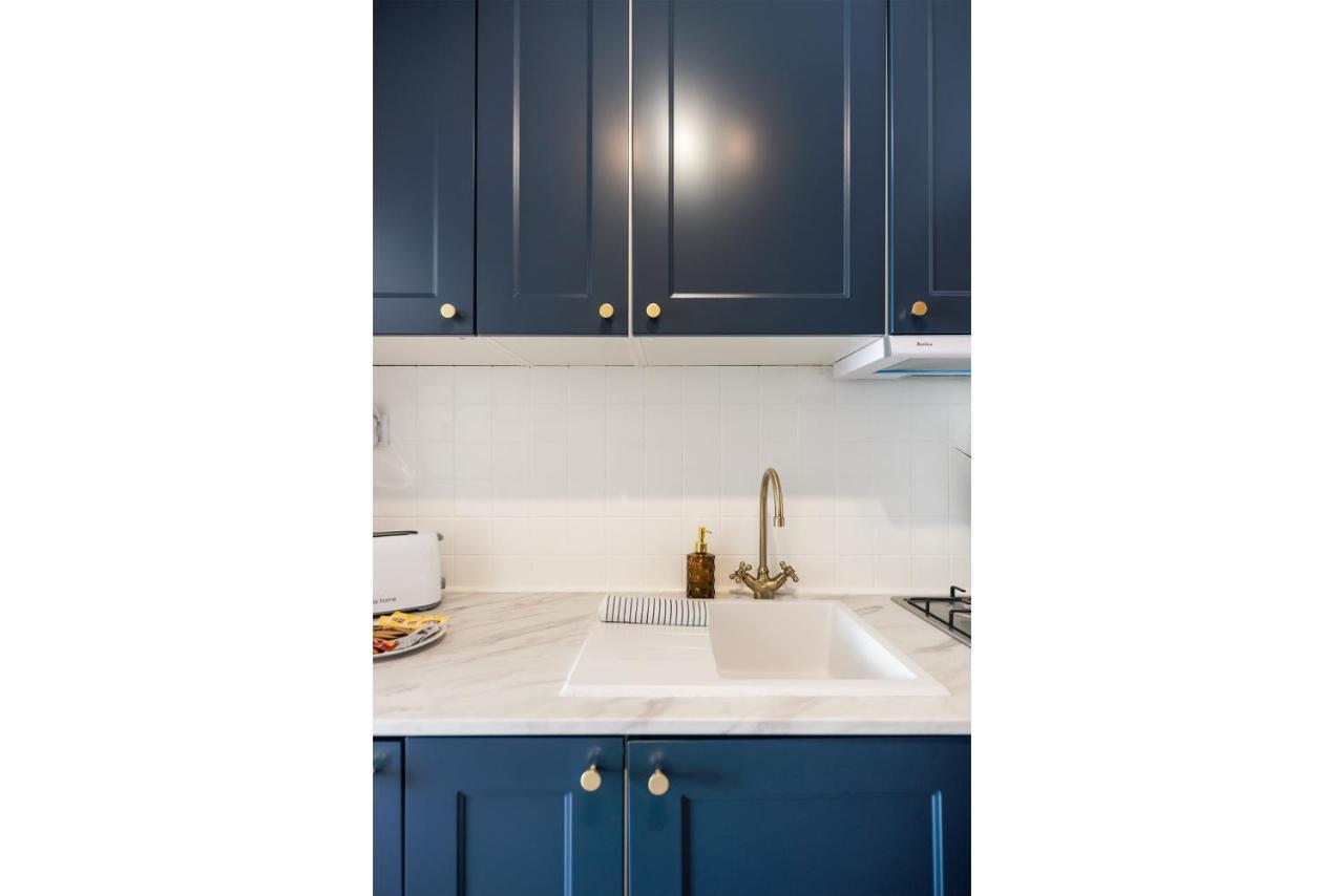 Metro Dworzec Gdanski Elegant Studio Apartment Varşovia Exterior foto