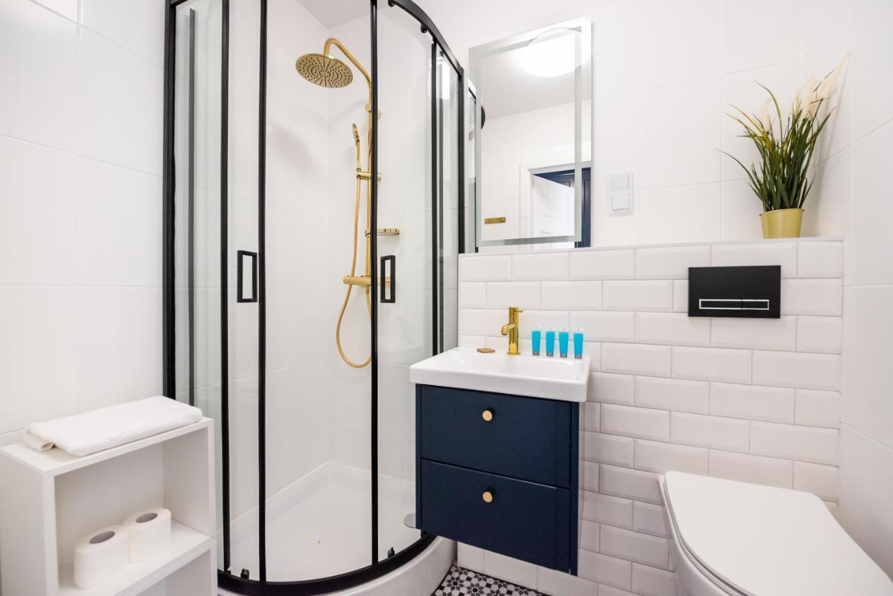 Metro Dworzec Gdanski Elegant Studio Apartment Varşovia Exterior foto