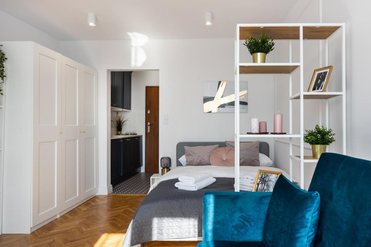 Metro Dworzec Gdanski Elegant Studio Apartment Varşovia Exterior foto