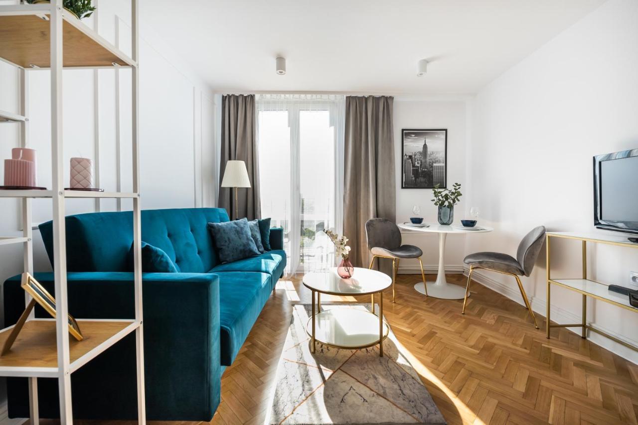 Metro Dworzec Gdanski Elegant Studio Apartment Varşovia Exterior foto